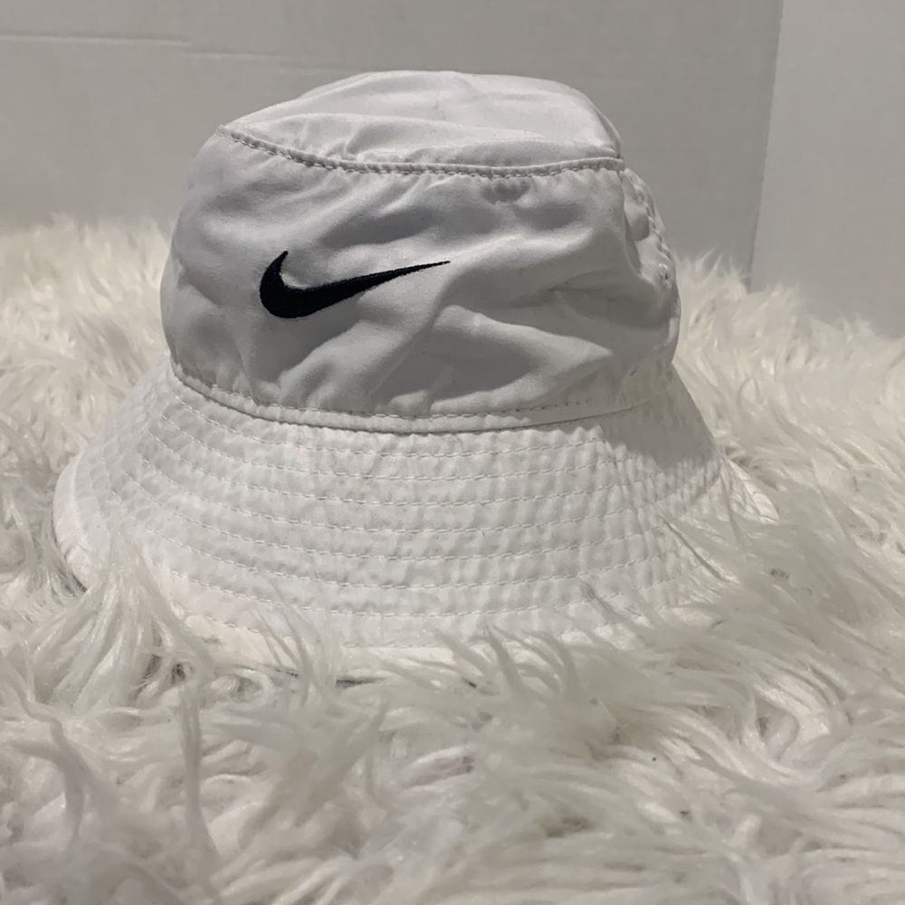 NIKE toddler bucket hat UPF40+ white embroidered logo adjustable chin strap - Picture 9 of 9